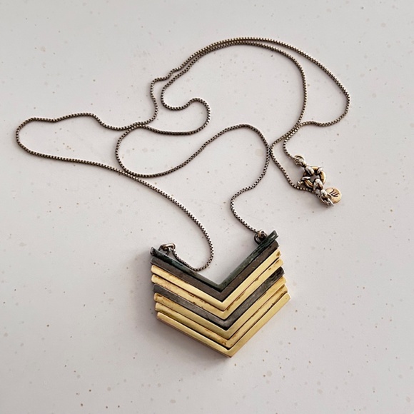MADEWELL Arrowstack Vintage Chevron Layered Necklace Gold and Black Toned - Picture 3 of 11